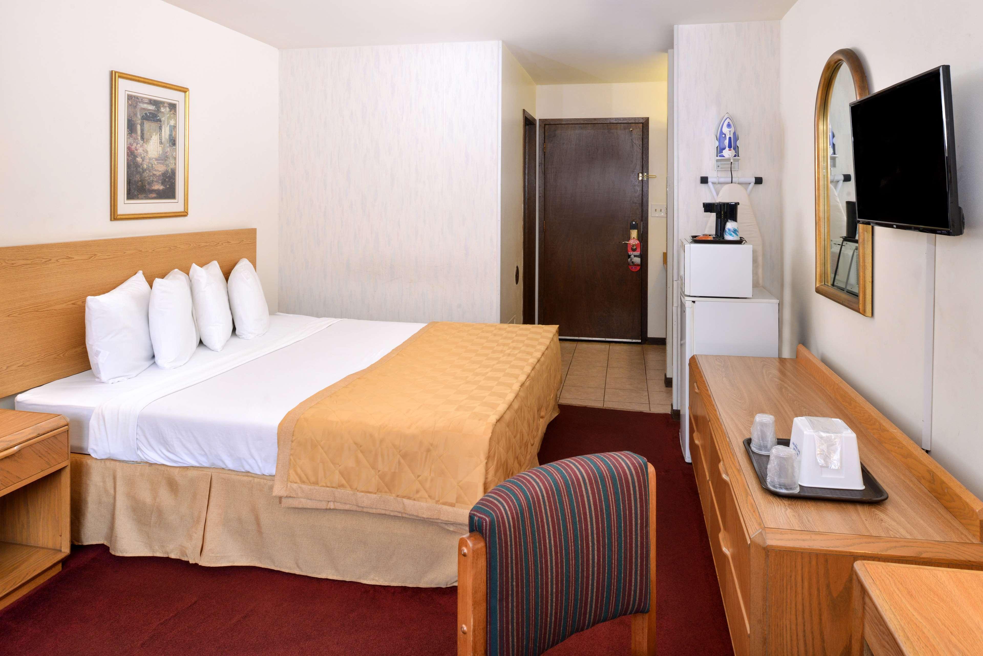 America'S Best Value Inn La Crosse Bagian luar foto