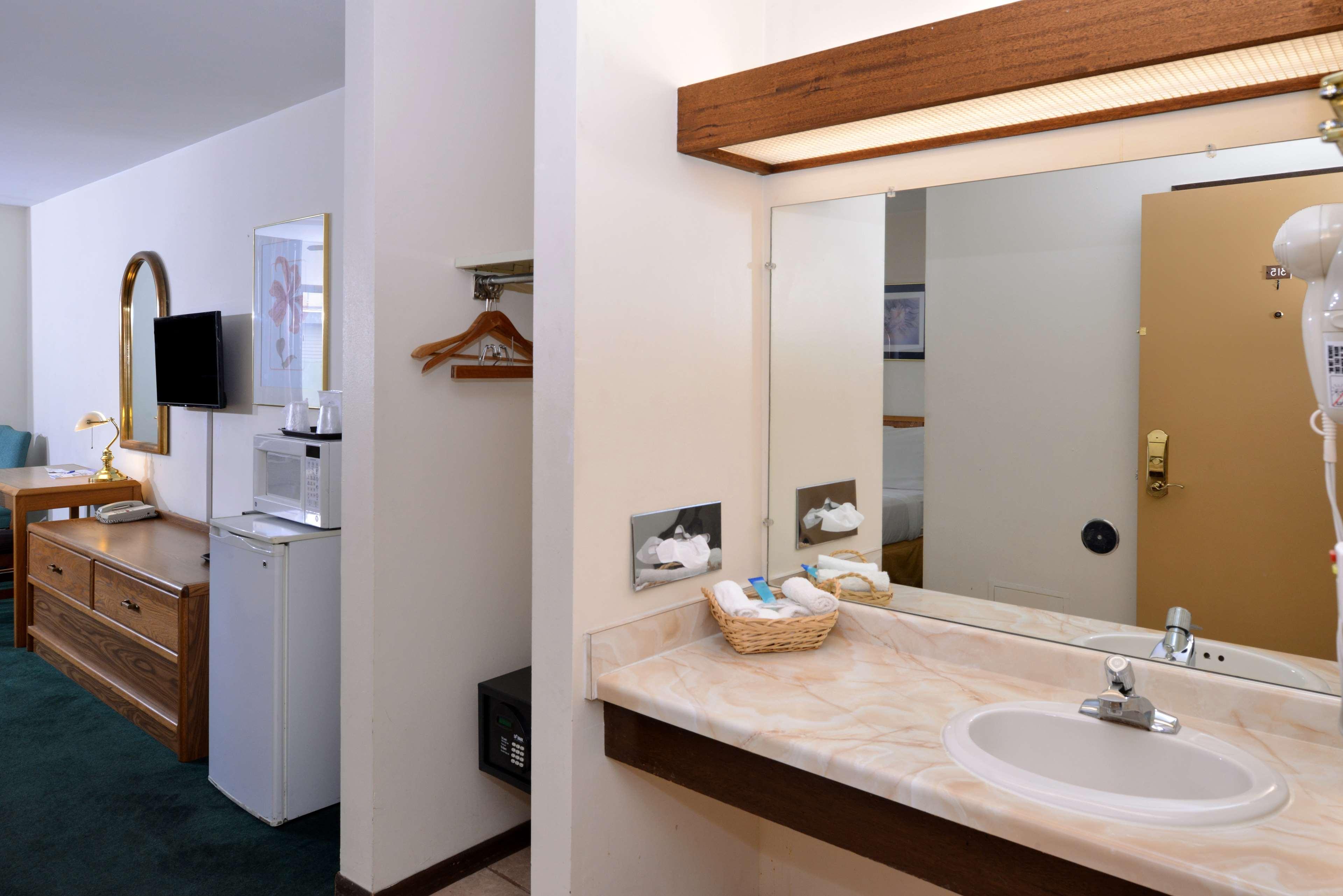 America'S Best Value Inn La Crosse Bagian luar foto