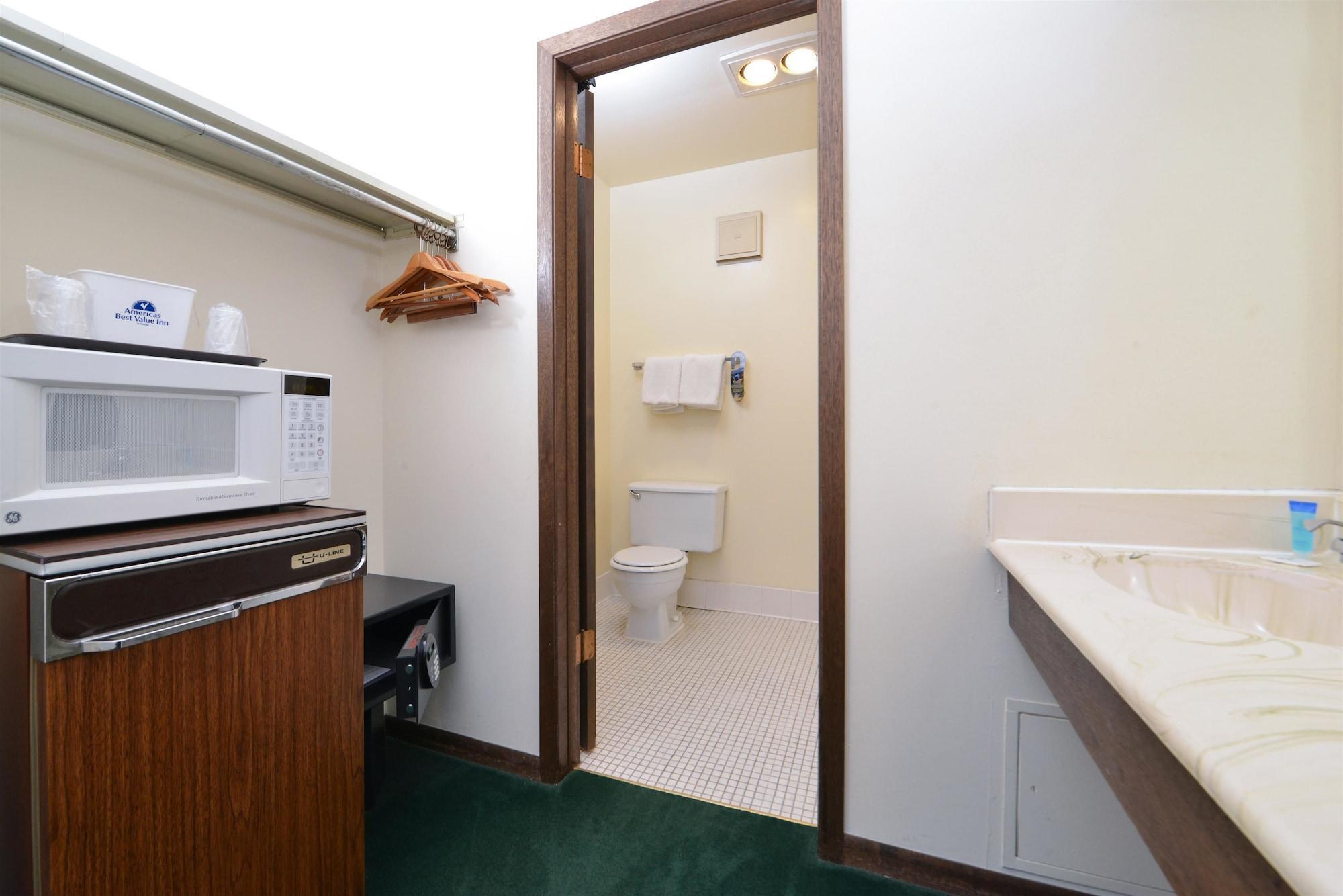 America'S Best Value Inn La Crosse Bagian luar foto