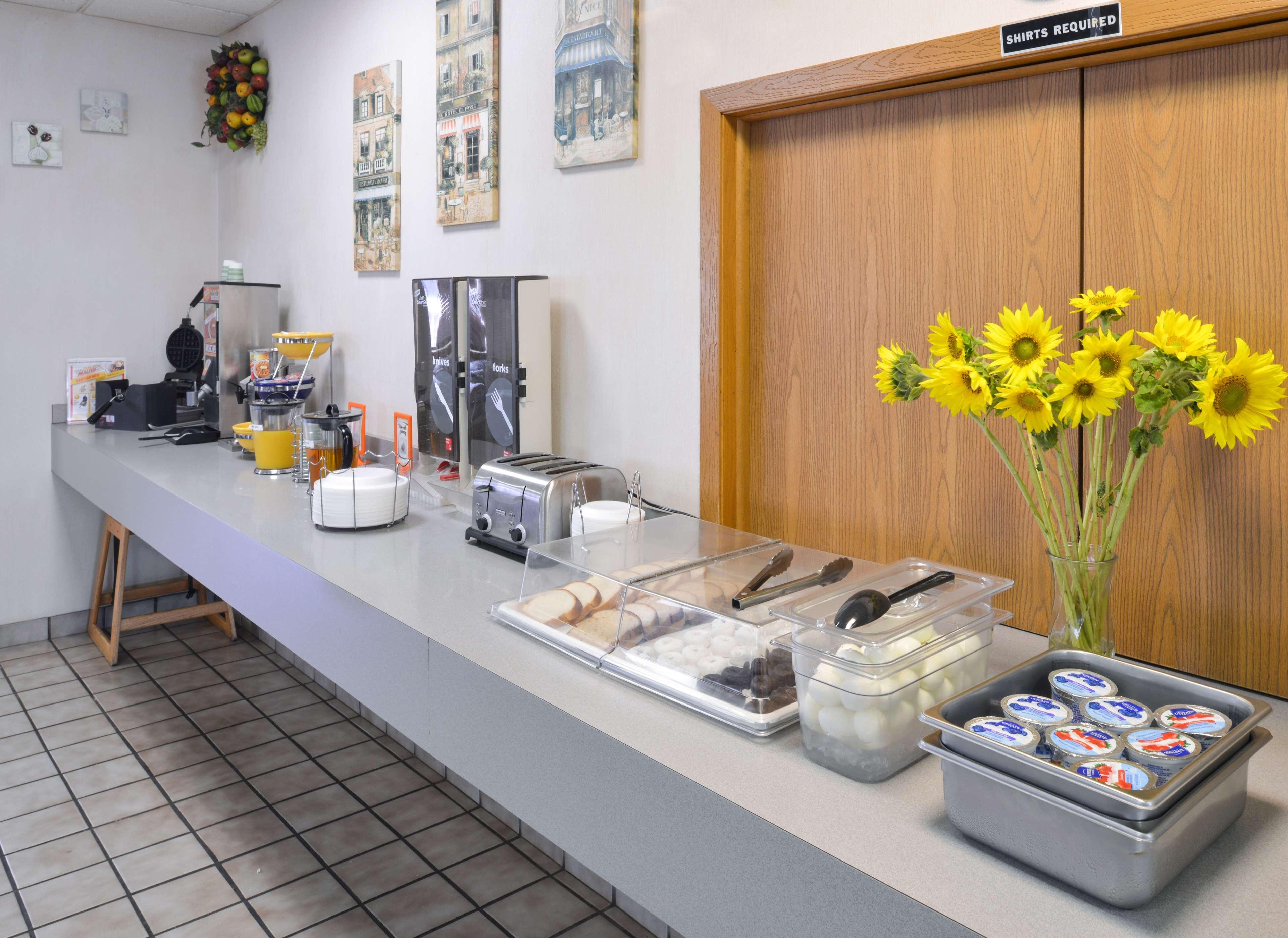 America'S Best Value Inn La Crosse Bagian luar foto