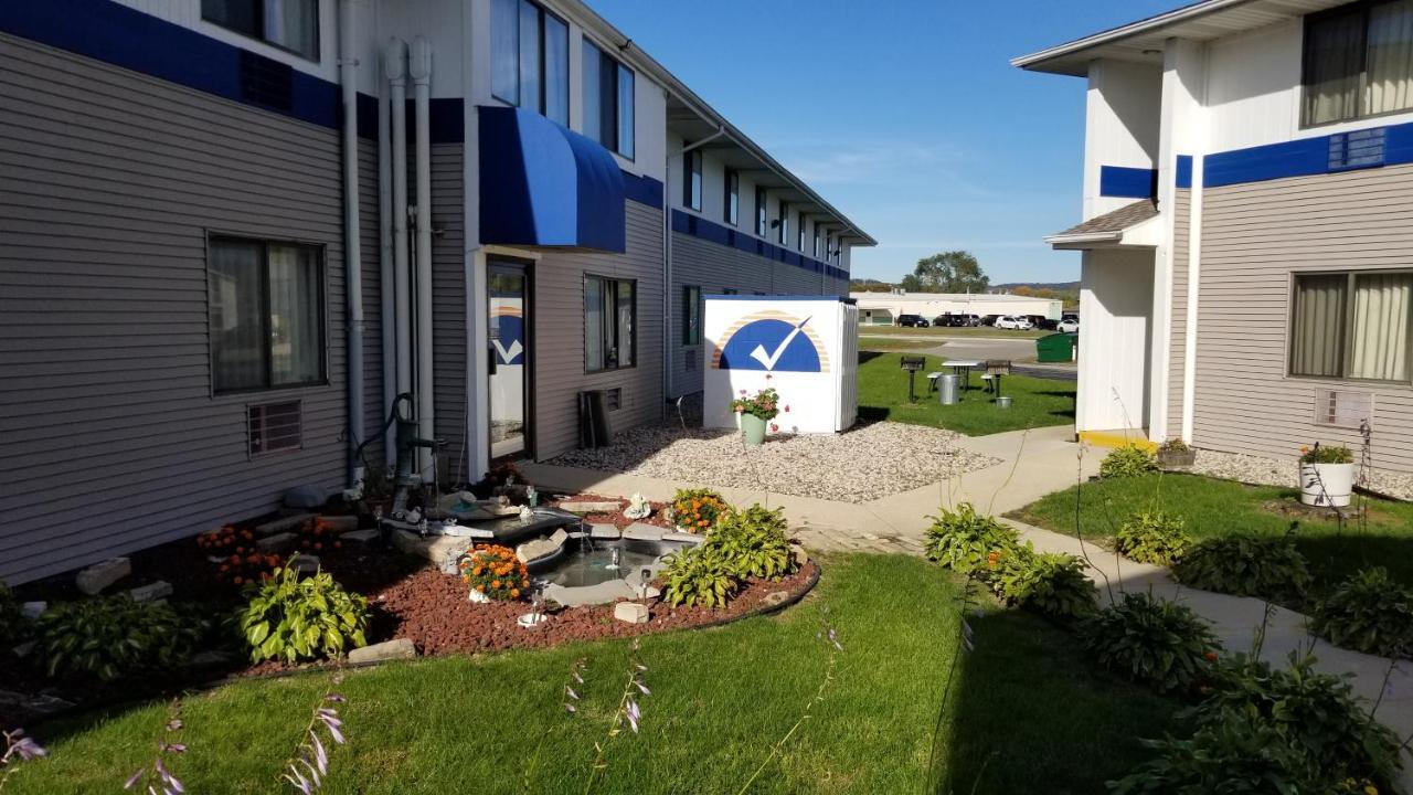 America'S Best Value Inn La Crosse Bagian luar foto