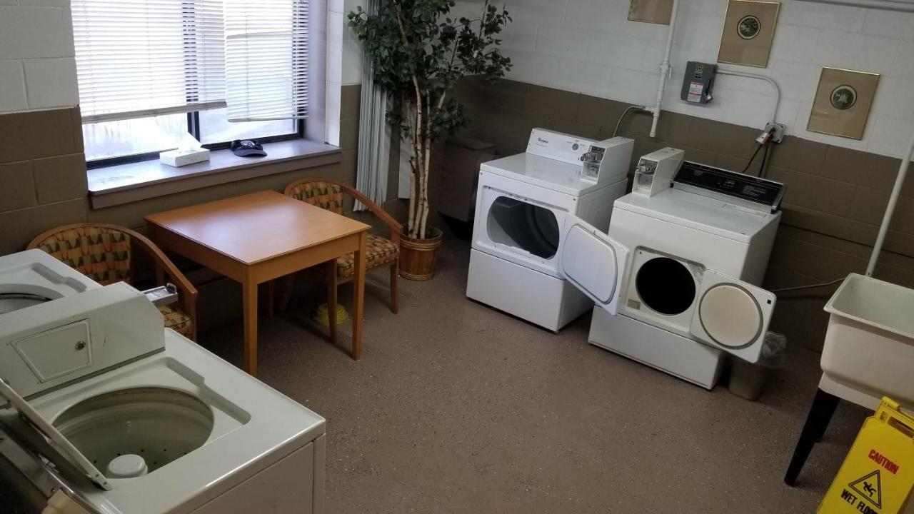 America'S Best Value Inn La Crosse Bagian luar foto